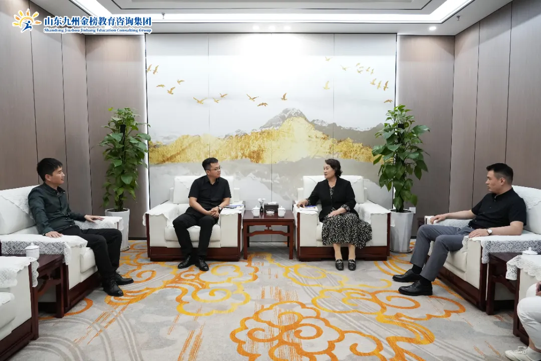 热烈欢迎平阴县心理健康协会会长高朝霞一行莅临九州金榜家庭教育参观调研